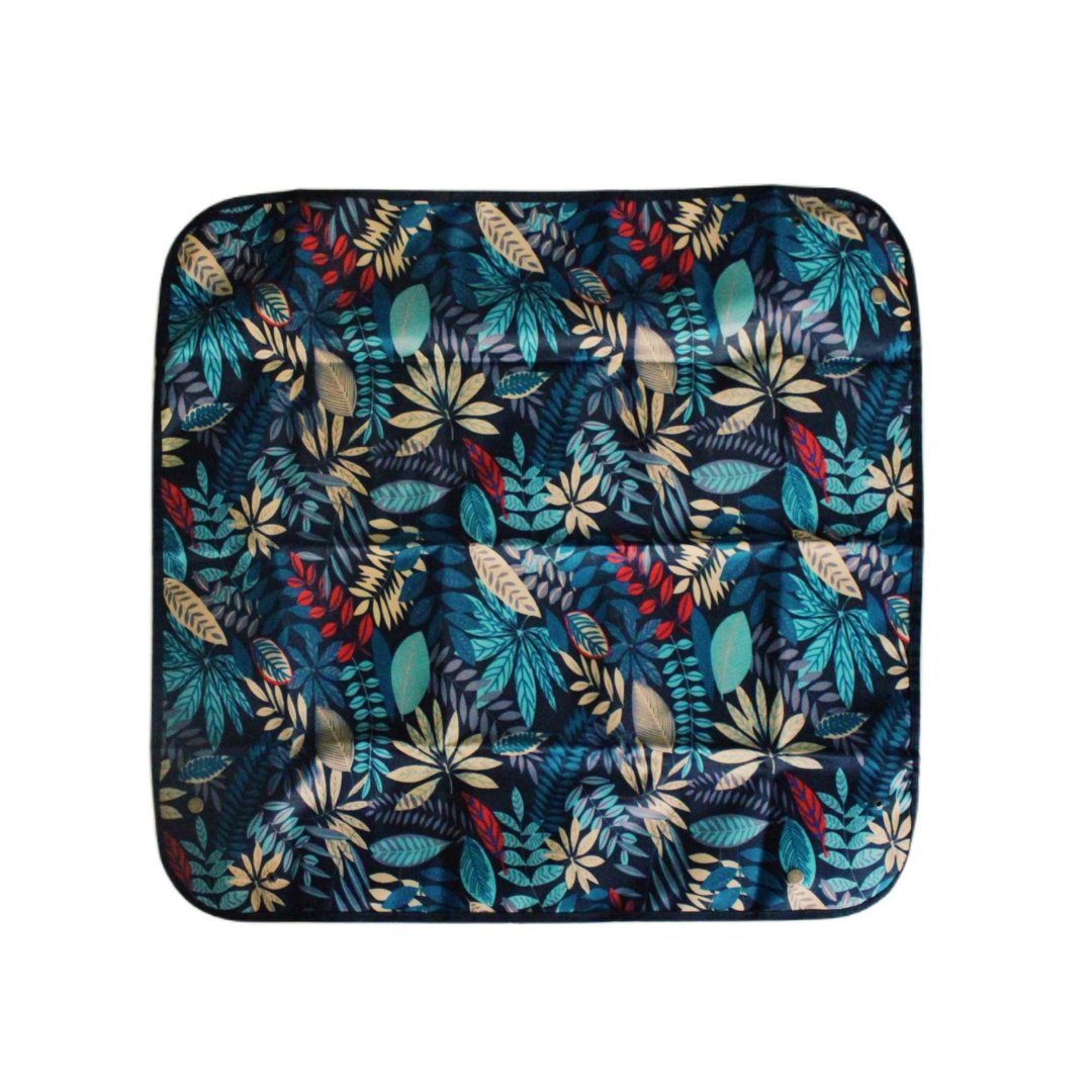 Foldable floral repotting mat for indoor gardening, mess-free plant care tool.
Waterproof and durable repotting mat with a stylish floral design.
Easy-to-store foldable potting mat for houseplant lovers.